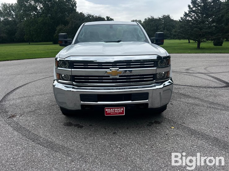 2016-chevrolet-3500-image-2