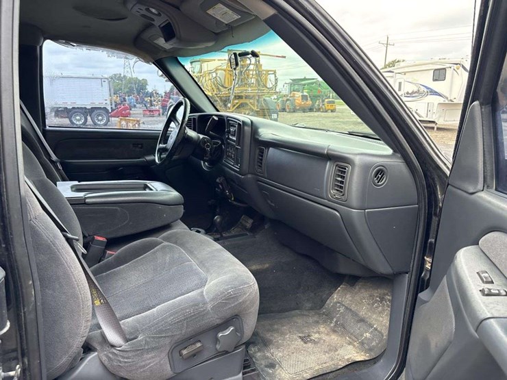 2001-chevrolet-silverado-2500hd-image-14