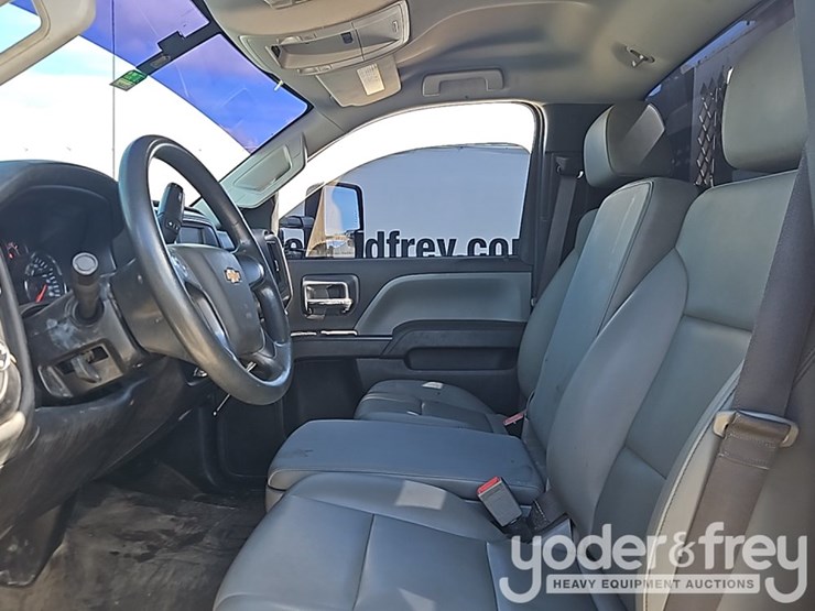 2021-chevrolet-silverado-5500hd-image-43