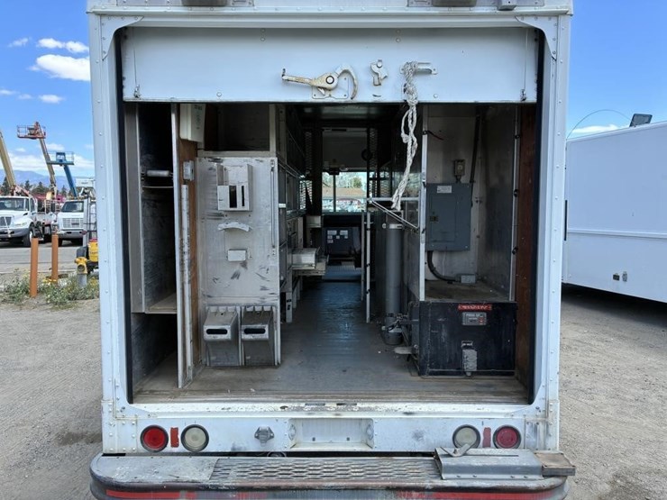2001-workhorse-p42-image-17