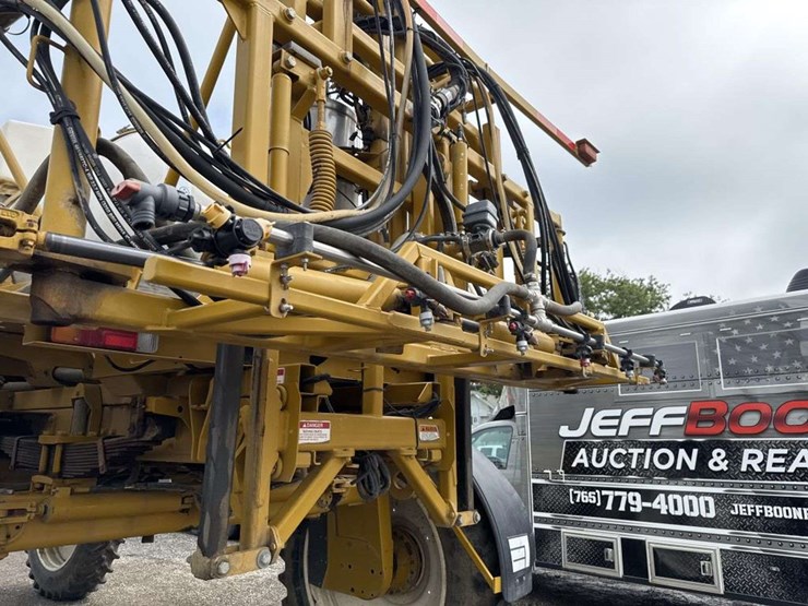 ag-chem-rogator-864-self-propelled-row-crop-spraye-image-12