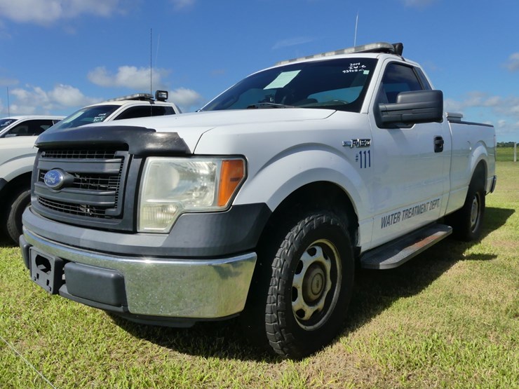 2014-ford-f150-xl-image-1