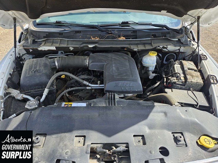 2019-ram-1500-classic-image-36