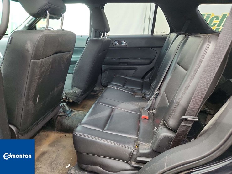 2015-ford-explorer-image-26
