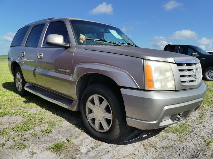 2002-cadillac-escalade-image-2