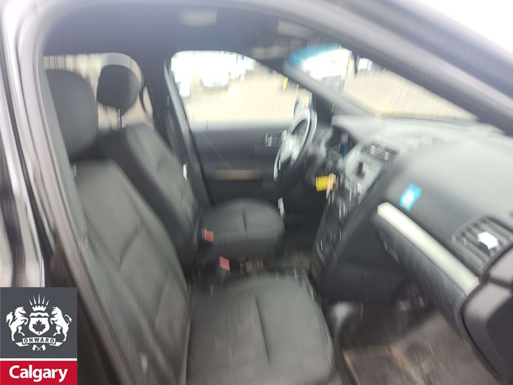 2019-ford-explorer-image-24
