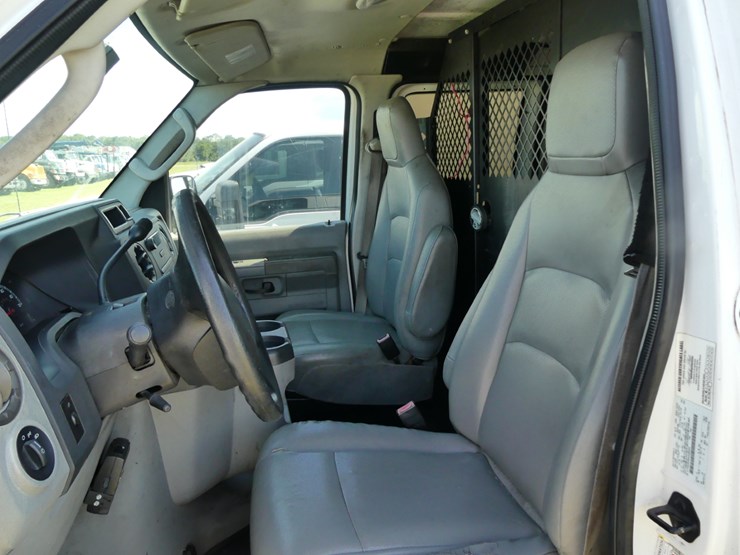 2010-ford-e250-image-11