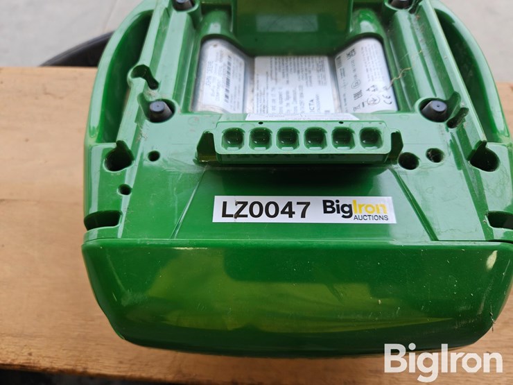 2023-john-deere-7000-image-9