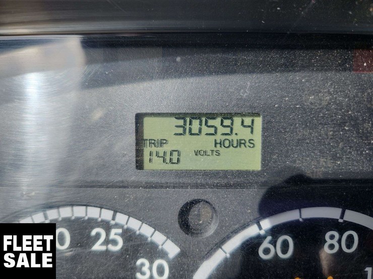 2015-freightliner-m2-106-image-2