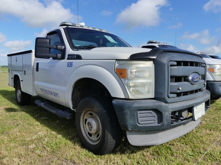 2014-ford-f250-xl-image-2