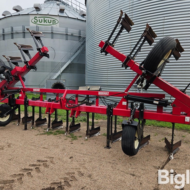 Moore-Built/Hawkins 937 16R30 Ditcher/Hiller W/Liquid Fertilizer