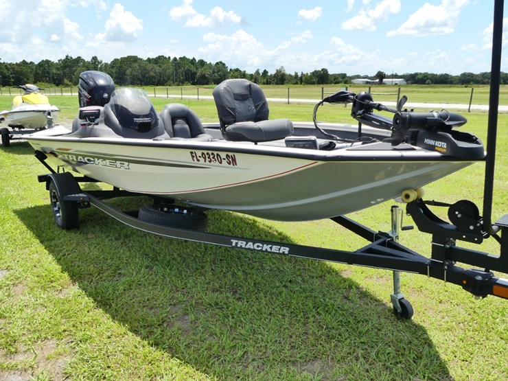2020-basstracker-17.5'-aluminum-bass-boat-image-3