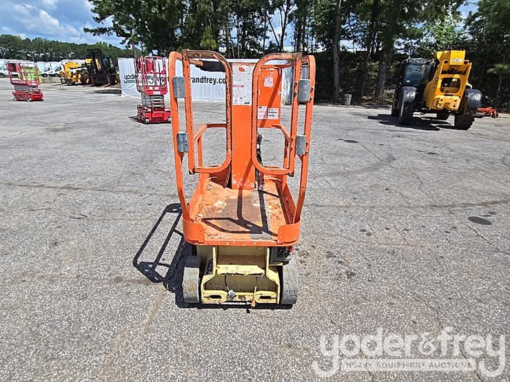 2017-jlg-1230es-image-4