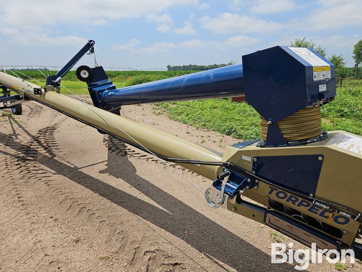 2022-harvest-international-h1084xt-torpedo-auger-w/swing-hopper-image-15