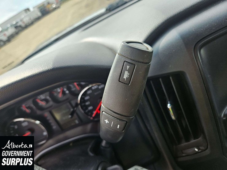 2015-chevrolet-silverado-1500-image-12