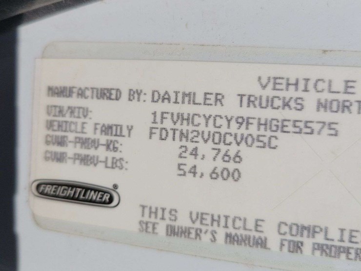 2015-freightliner-m2-106-image-29