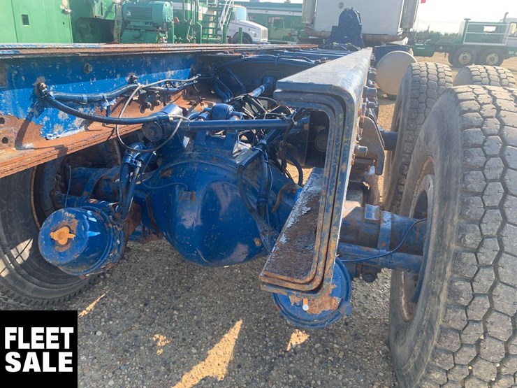 2007-peterbilt-378-twin-steer-t/a-cab-&-chassis-image-11