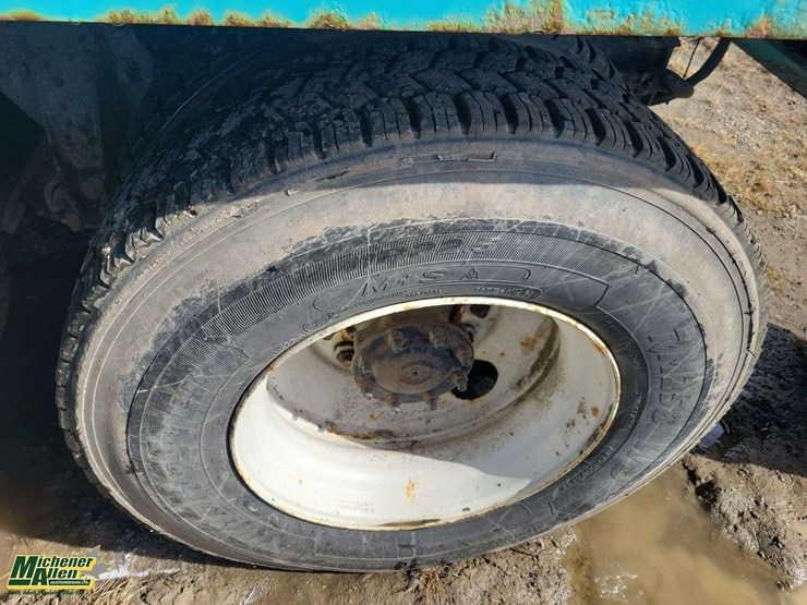 2015-freightliner-m2-106-image-4