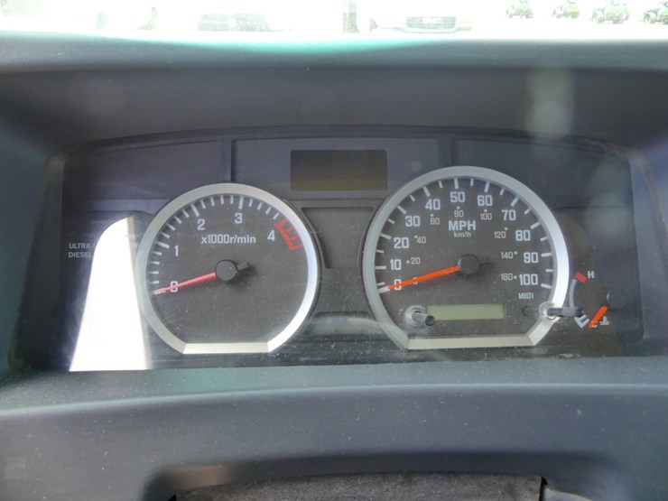 2014-isuzu-npr-image-13