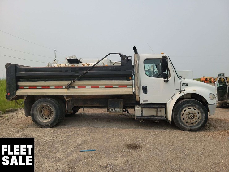 2007-freightliner-m2-106-image-2