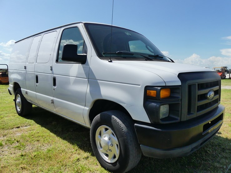 2010-ford-e250-image-1