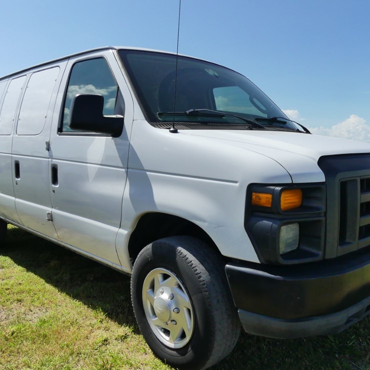 2010 FORD E250