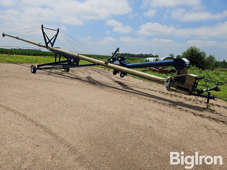 2022-harvest-international-h1084xt-torpedo-auger-w/swing-hopper-image-3