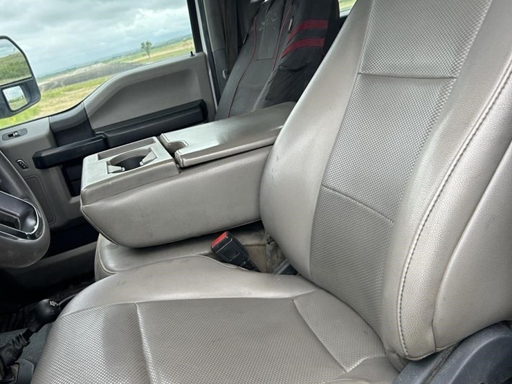 2019-ford-f350-xl-image-14