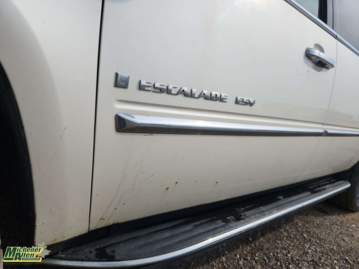 cadillac-escalade-esv-image-50
