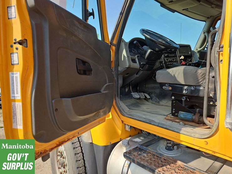 2009-international-workstar-7600-image-17