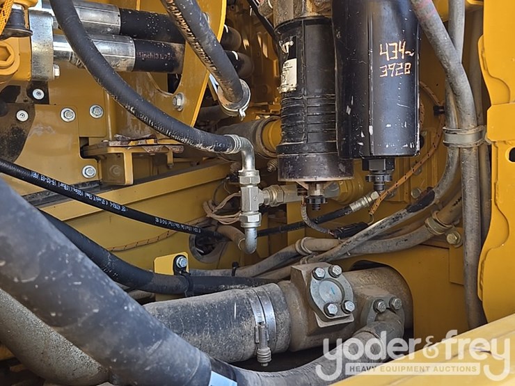 2019-caterpillar-336-image-44