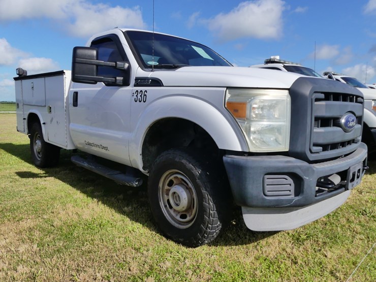 2014-ford-f250-xl-image-2