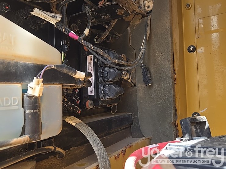 2019-caterpillar-336-image-32