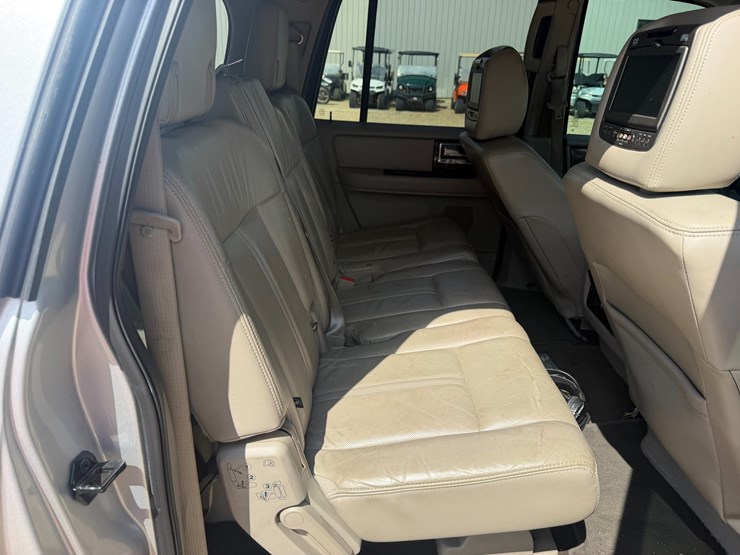 2015-lincoln-navigator-image-8