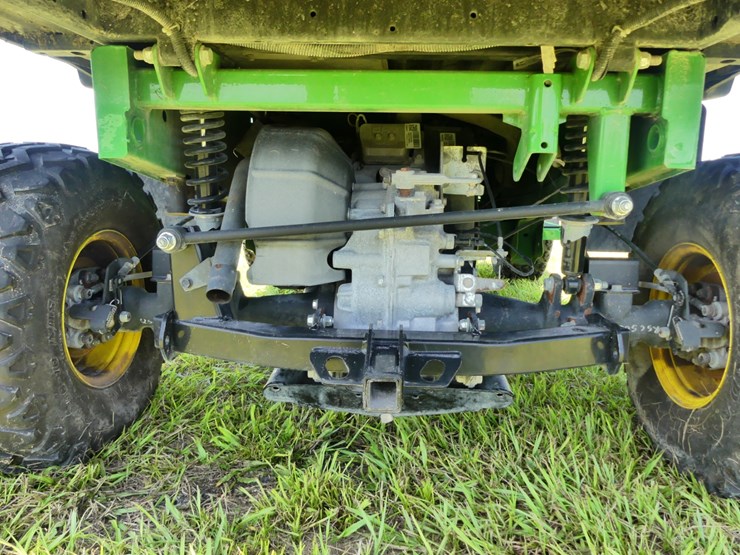 2024-john-deere-gator-image-8