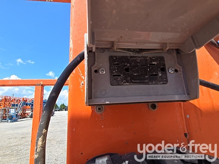 2017-jlg-1230es-image-15