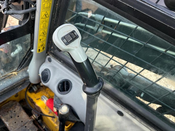 new-holland-l220-image-20