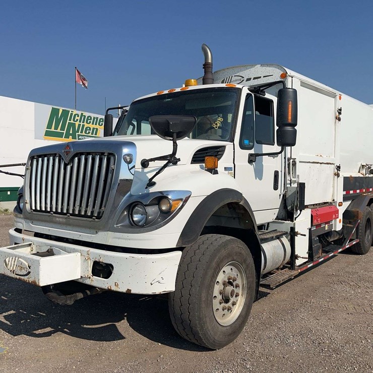 2011 INTERNATIONAL WORKSTAR 7400