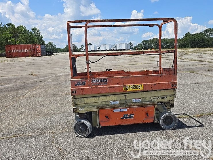 2017-jlg-1930es-image-2