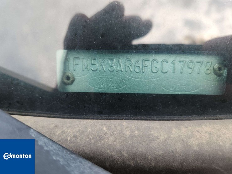 2015-ford-explorer-image-15