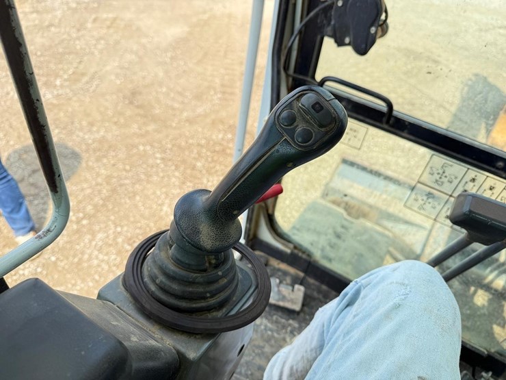 2007-takeuchi-tb175-image-21