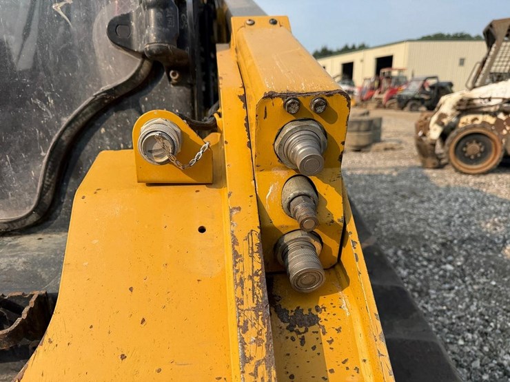 2021-caterpillar-299d3-image-11