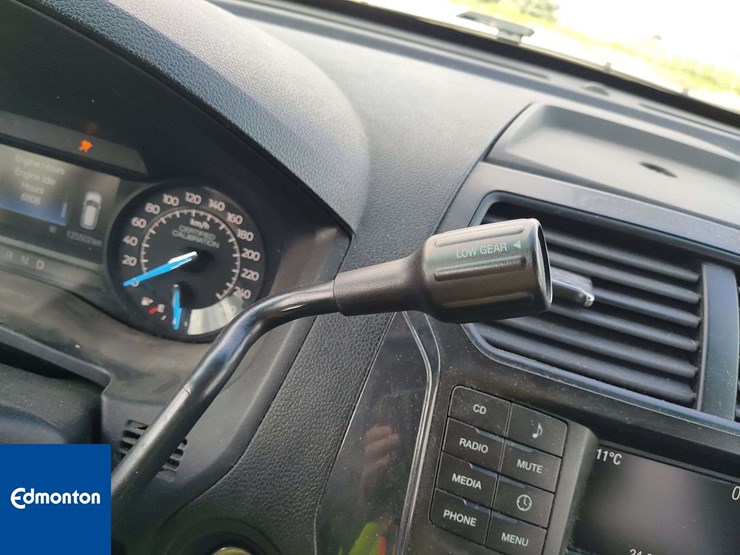 2016-ford-explorer-image-22