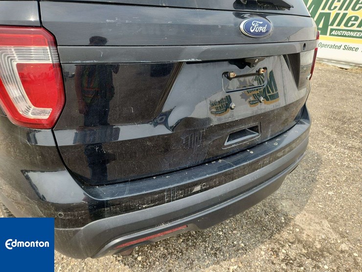 2016-ford-explorer-image-38