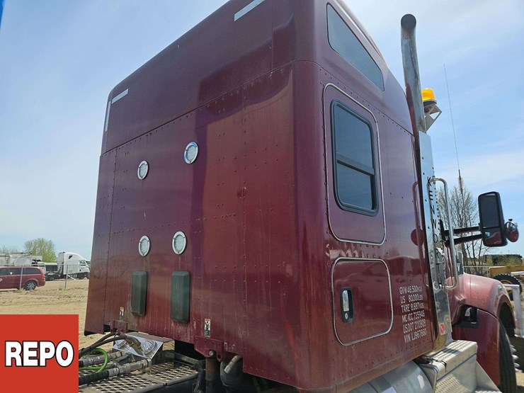 2020-kenworth-w990-image-44