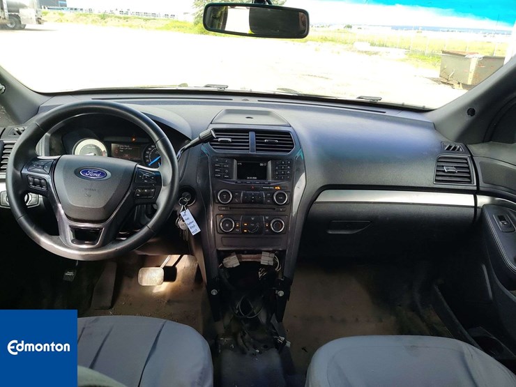2016-ford-explorer-image-26