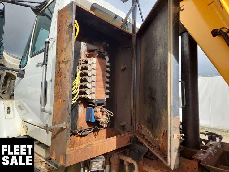 international-workstar-7500-image-30