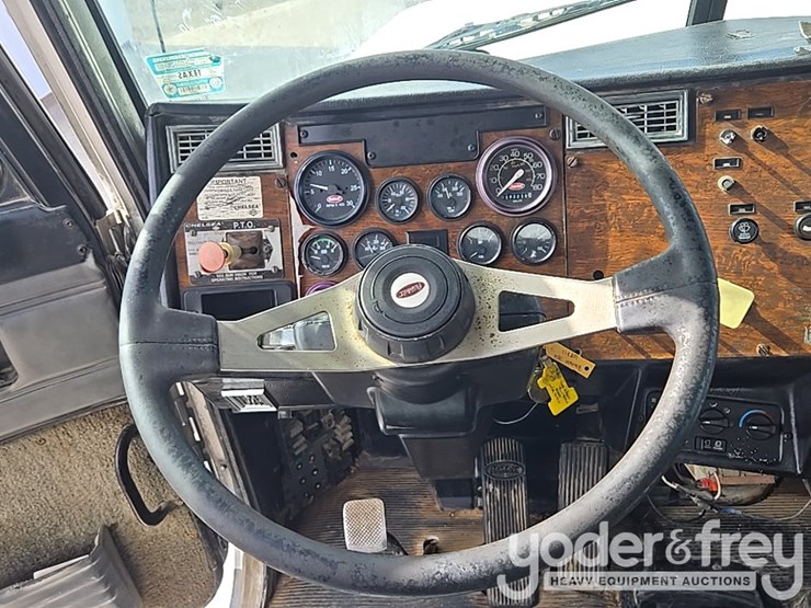1999-peterbilt-357-image-76