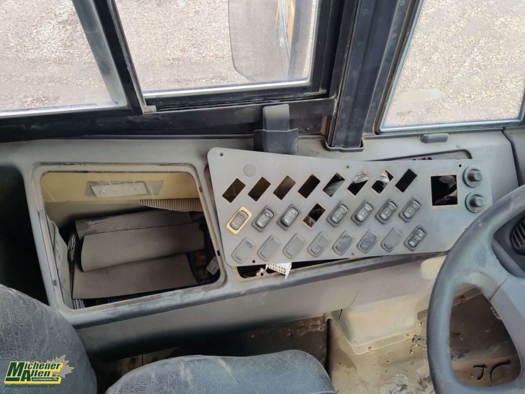 2013-freightliner-b2-image-13