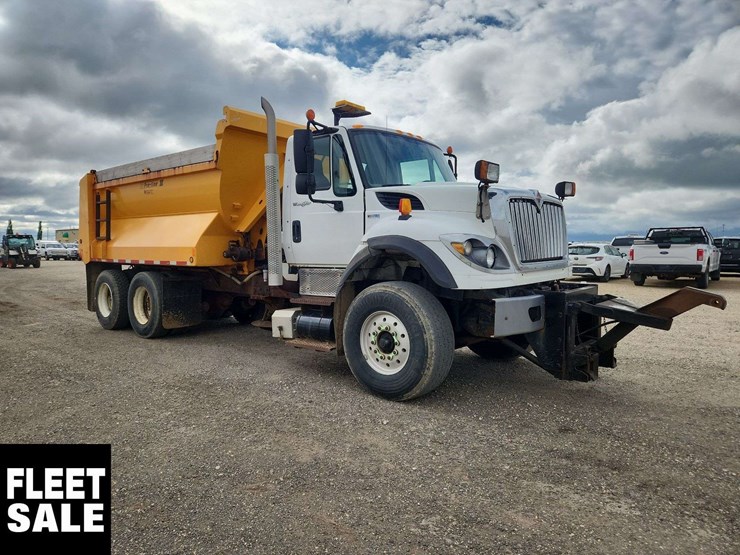 international-workstar-7500-image-2